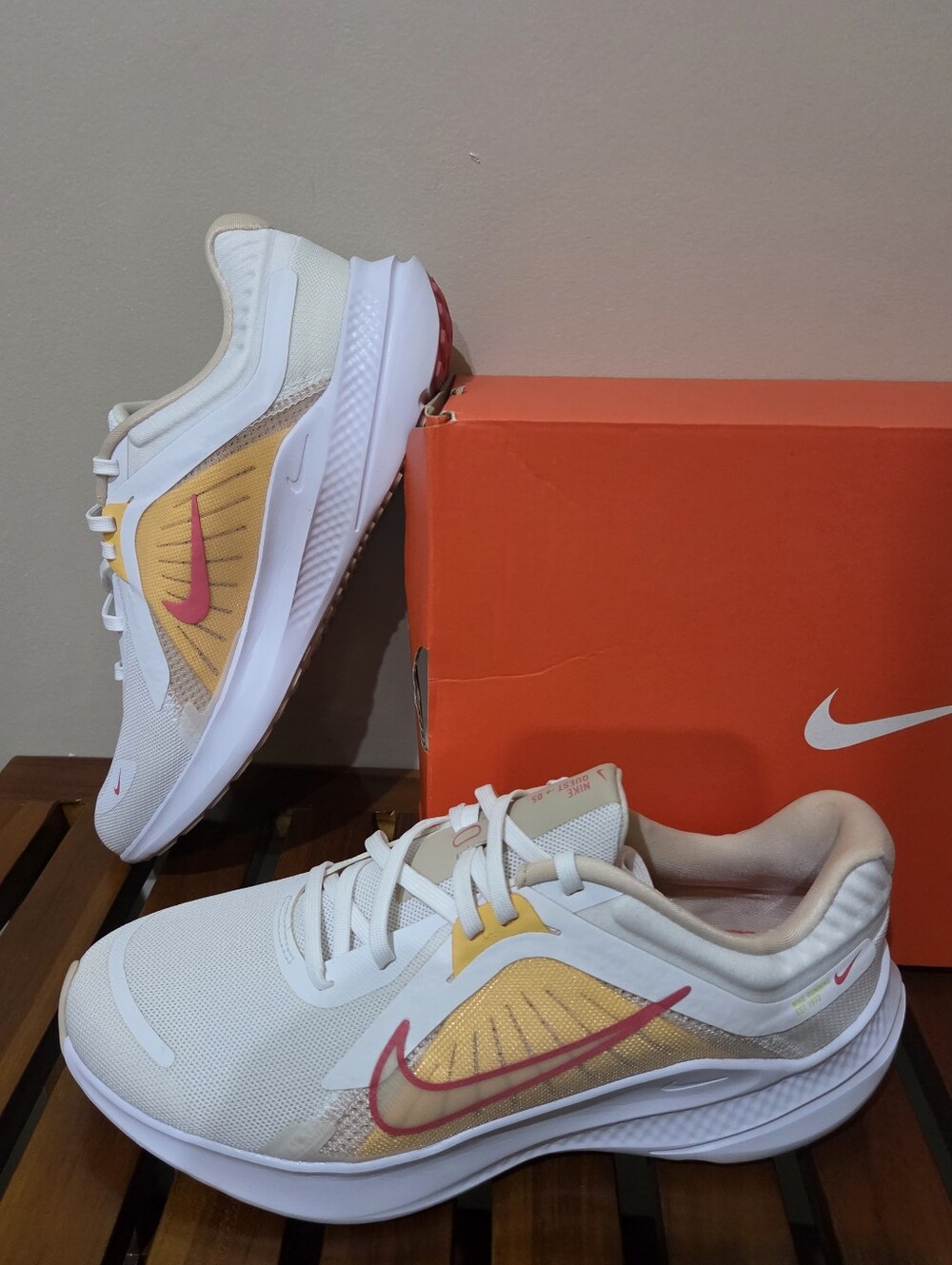 Nike Women’s Quest 5 White Sneakers with Yellow Panels and Pink Swoosh Size9 NEW